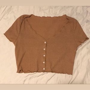 Brown cropped shirt, buttoned shirt, ruffled at arms and bottom